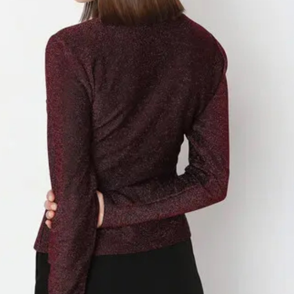 REDUCED🎈NWT Size Large Madison & Hudson Elegant Burgundy V-Neck Top - Picture 3 of 10